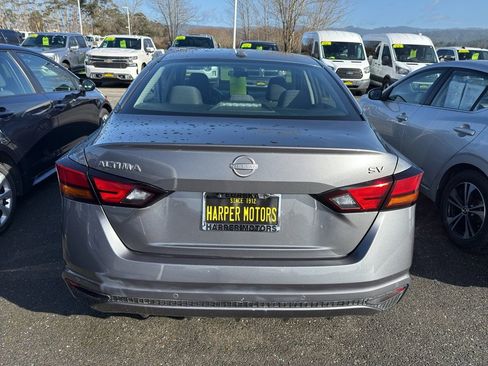 Used 2024 Nissan Altima 2.5 SV image 3