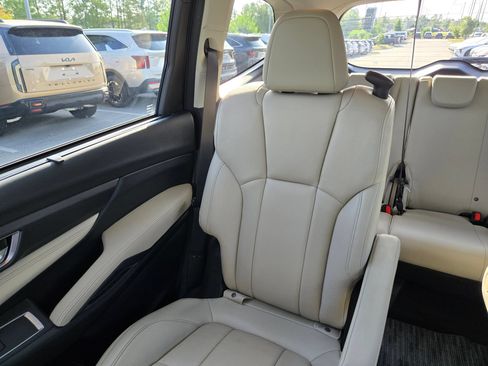Used 2022 Subaru Ascent Limited AWD/4WD image 12
