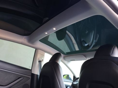 Used 2022 Tesla Model 3 Long Range AWD/4WD image 25