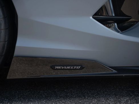 Used 2024 Lamborghini Revuelto AWD/4WD image 31