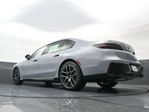 New 2026 BMW 740i xDrive w/ Executive Package image 29