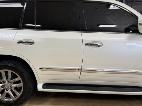 Used 2013 Lexus LX 570 4WD w/ Luxury Pkg w/Pre-crash image 13