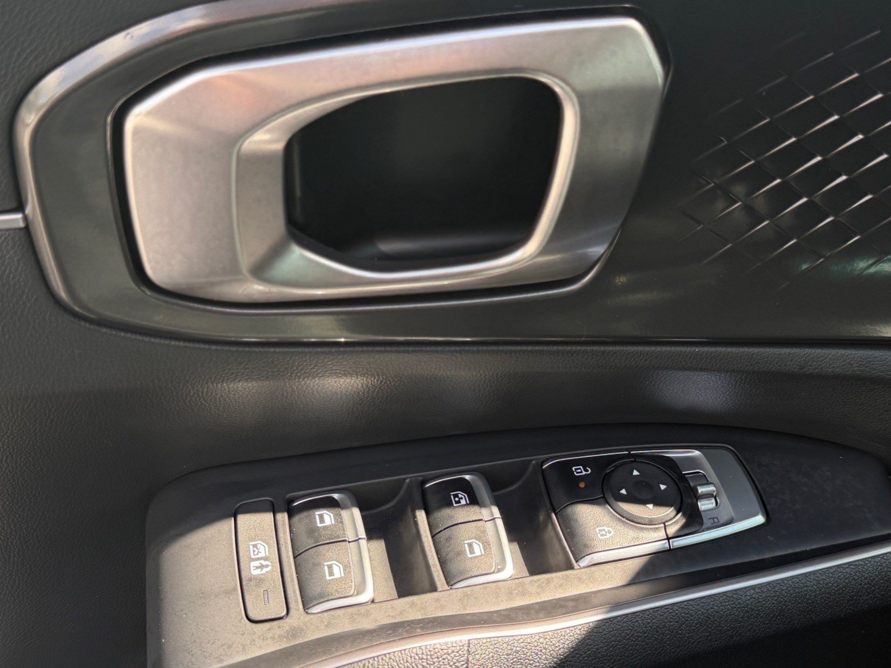Certified 2025 Kia Sorento S w/ Panoramic Sunroof Package FWD image 12