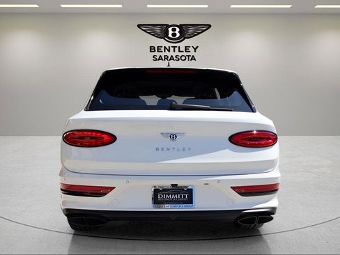 Used 2025 Bentley Bentayga AWD/4WD image 9