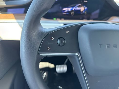 Used 2022 Tesla Model X image 17