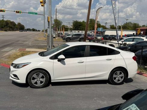 Used 2017 Chevrolet Cruze LS FWD image 4