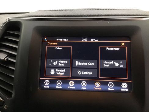 Used 2019 Jeep Cherokee Latitude w/ Cold Weather Group AWD/4WD image 27