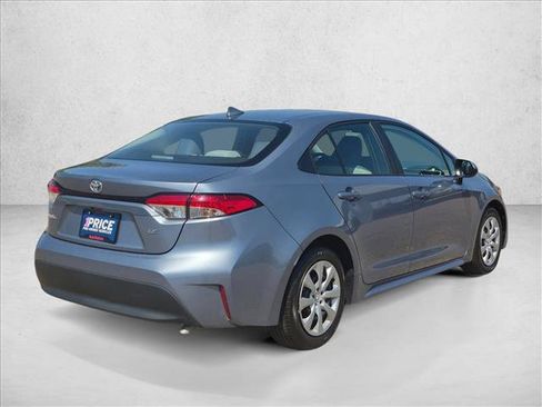 Used 2025 Toyota Corolla LE FWD image 5