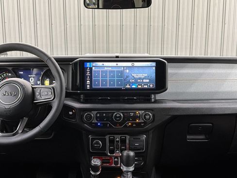 Used 2024 Jeep Wrangler Unlimited AWD/4WD image 22