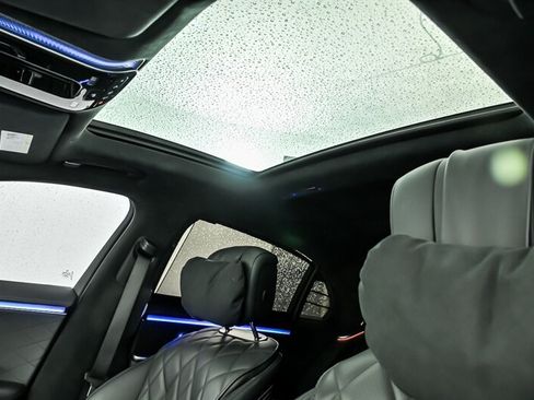 Used 2022 Mercedes-Benz S 580 4MATIC Sedan w/ AMG Line Package image 19