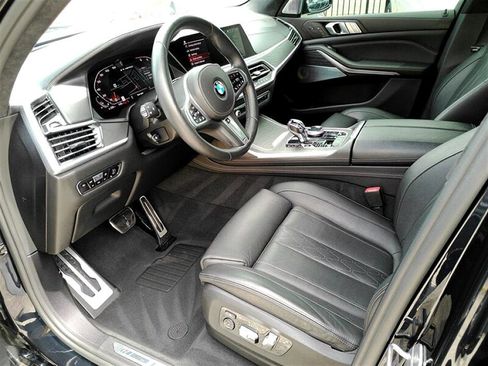 Used 2020 BMW X7 M50i image 9