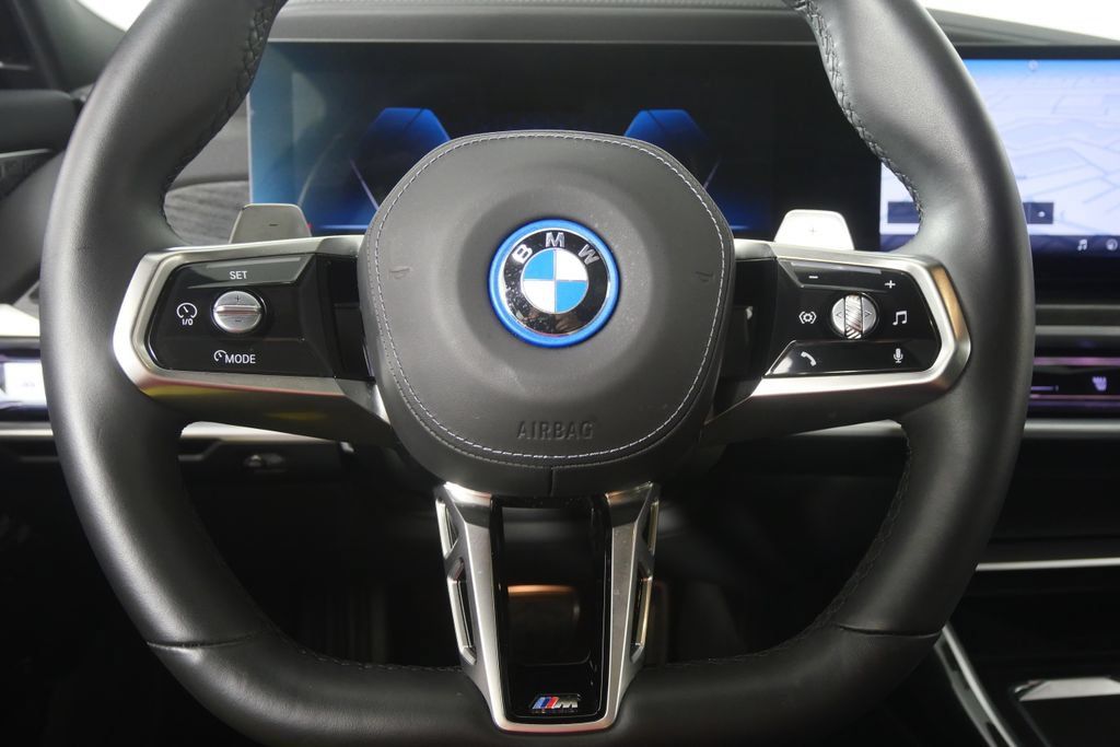 Used 2026 BMW 750e xDrive w/ Executive Package AWD/4WD image 21