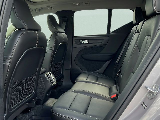 New 2026 Volvo XC40 B5 Plus w/ Climate Package AWD/4WD image 12