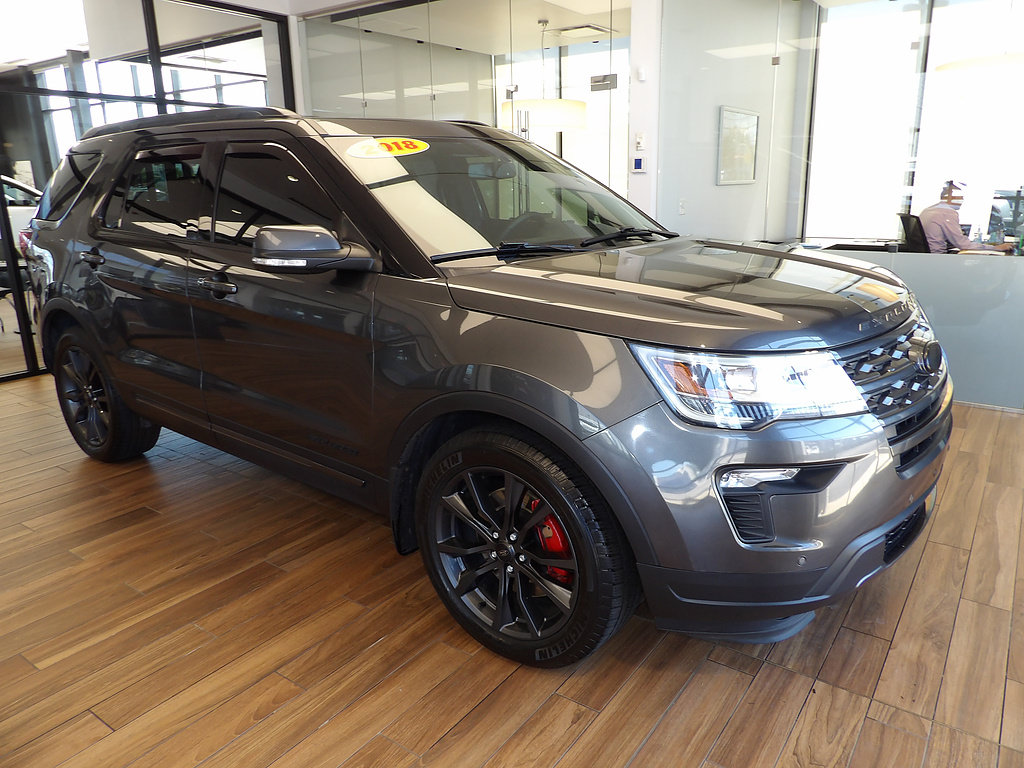 Used 2018 Ford Explorer XLT w/ Equipment Group 202A FWD image 3