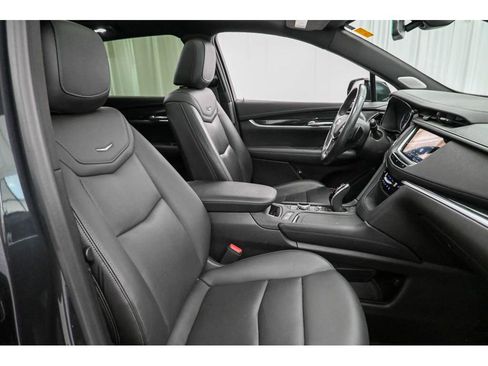 Used 2021 Cadillac XT5 Premium Luxury image 16