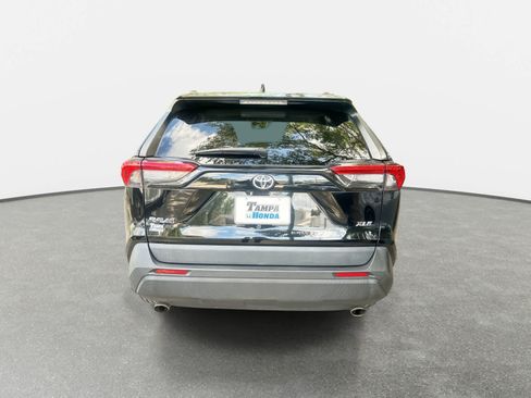 Used 2022 Toyota RAV4 XLE Premium FWD image 7