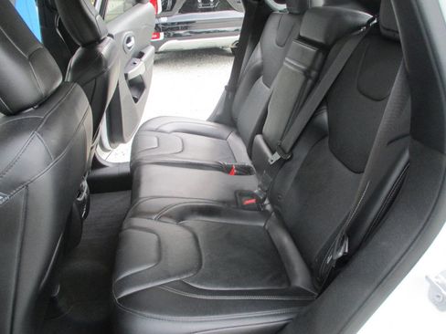 Used 2019 Jeep Cherokee Limited image 28