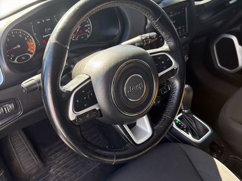 Used 2018 Jeep Renegade Latitude w/ Cold Weather Group AWD/4WD image 2