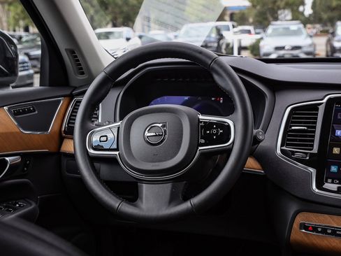 Used 2025 Volvo XC90 B6 Plus image 15