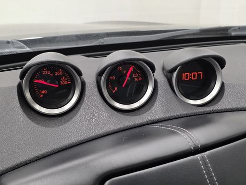 Used 2017 Nissan 370Z Coupe RWD image 30