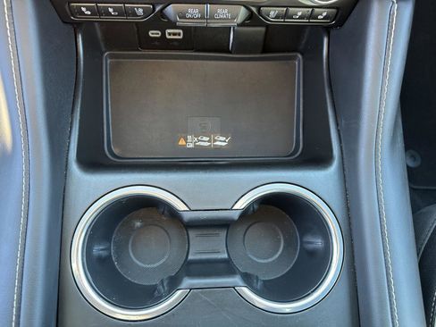 Used 2023 Chevrolet Suburban Premier image 34