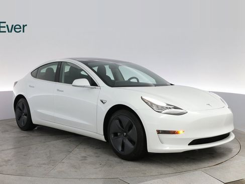 Used 2020 Tesla Model 3 Standard Range image 4