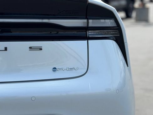 New 2026 Toyota Prius Plug-In Hybrid FWD image 14