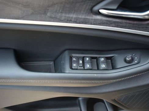 Used 2025 Jeep Grand Cherokee Limited w/ Black Appearance Package image 28