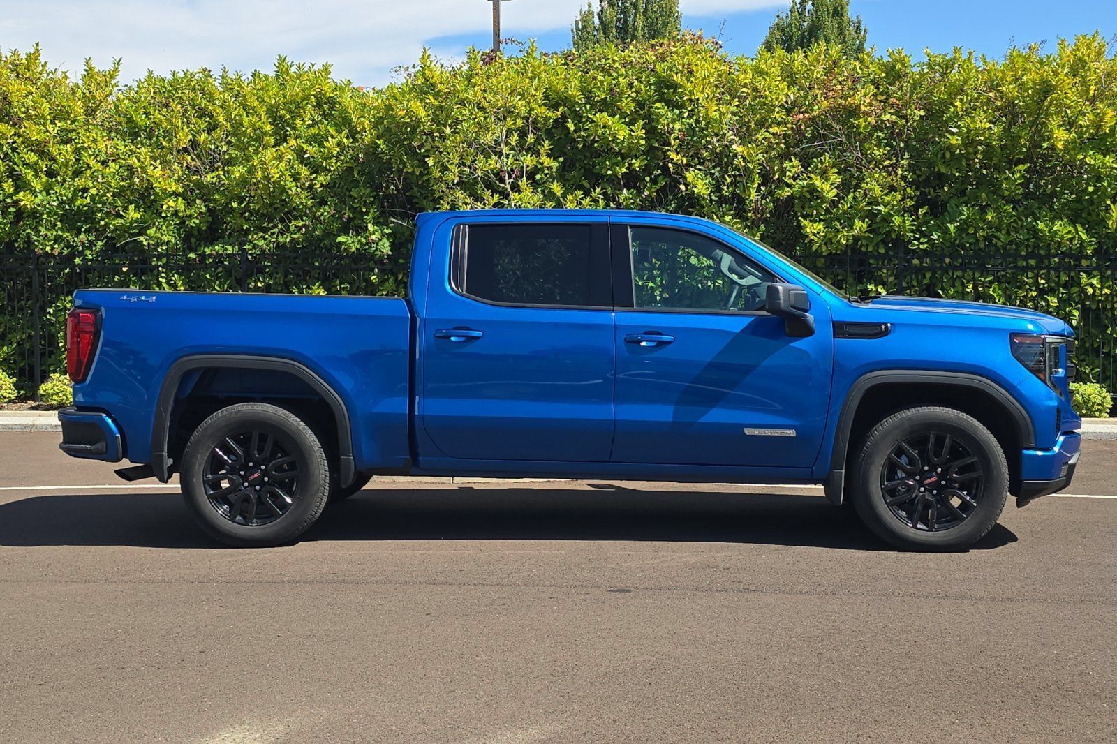 Used 2024 GMC Sierra 1500 Elevation AWD/4WD image 3