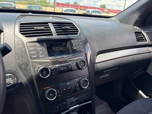 Used 2018 Ford Explorer XLT FWD image 10