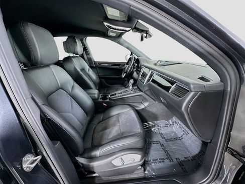 Used 2018 Porsche Macan image 30