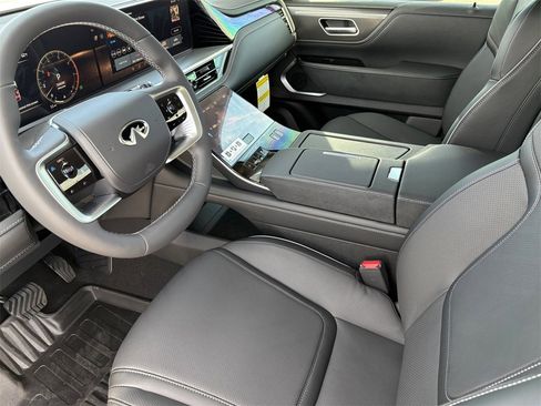 New 2026 INFINITI QX80 Luxe image 24