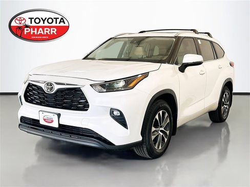 Used 2023 Toyota Highlander XLE image 1