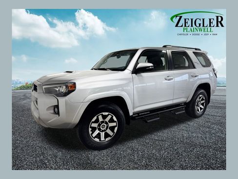 Used 2020 Toyota 4Runner TRD Off-Road Premium w/ Moonroof Package AWD/4WD image 1