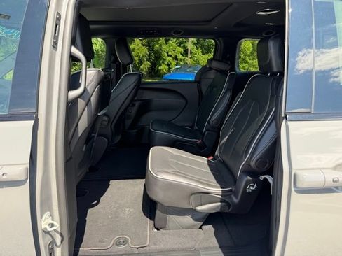 Used 2025 Chrysler Pacifica Limited w/ Uconnect Theater Family Group AWD/4WD image 18