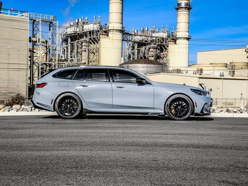New 2026 BMW M5 Touring image 8