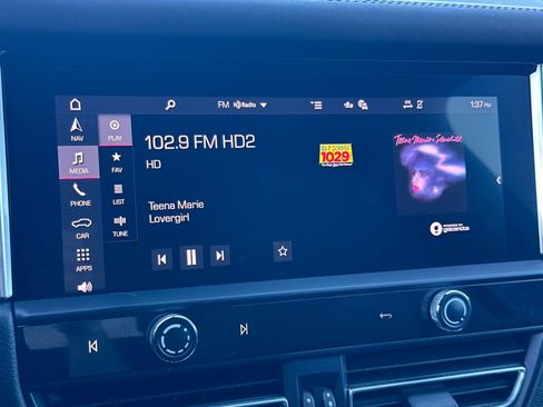 Certified 2022 Porsche Macan S image 18