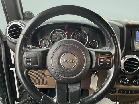 Used 2014 Jeep Wrangler Rubicon w/ Power Convenience Group image 18