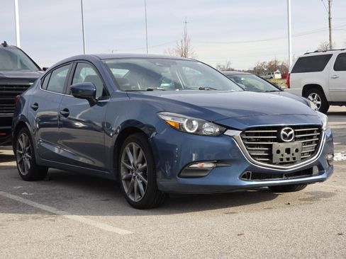 Used 2018 MAZDA MAZDA3 Touring image 2