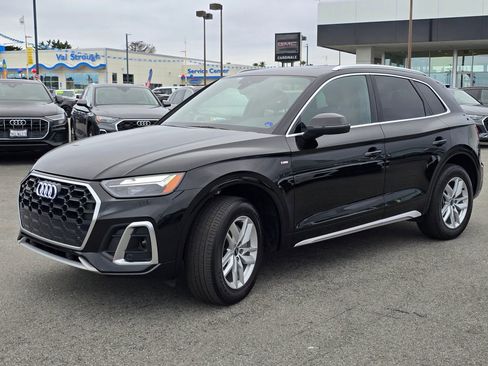 Used 2023 Audi Q5 2.0T Premium w/ Convenience Package image 2