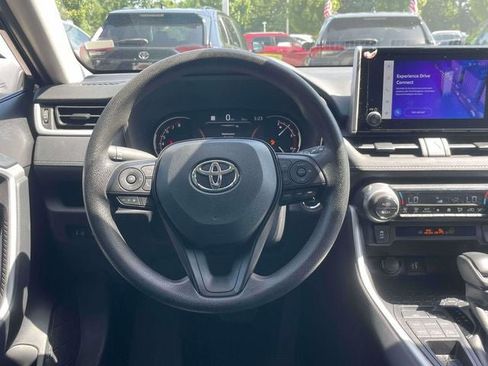 Used 2025 Toyota RAV4 XLE AWD/4WD image 16