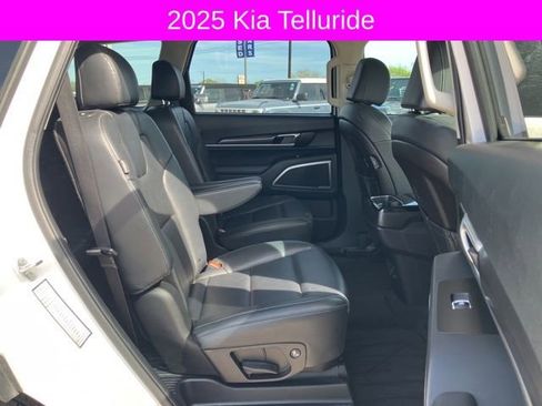 Used 2025 Kia Telluride S image 14