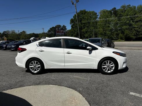 Used 2017 Kia Forte S w/ S Technology Package image 7