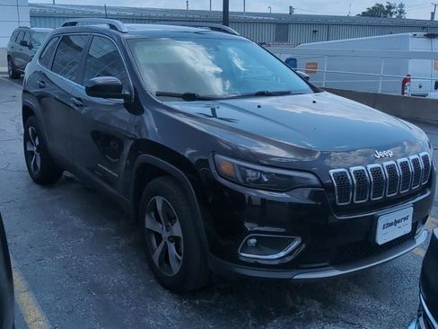 Used 2019 Jeep Cherokee Limited w/ Luxury Group AWD/4WD image 3
