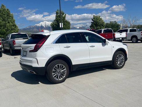 Used 2024 Cadillac XT4 Premium Luxury image 3