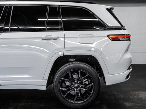 Used 2023 Jeep Grand Cherokee 30th Anniversary AWD/4WD image 13