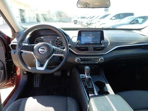 Used 2025 Nissan Altima 2.5 SV image 25
