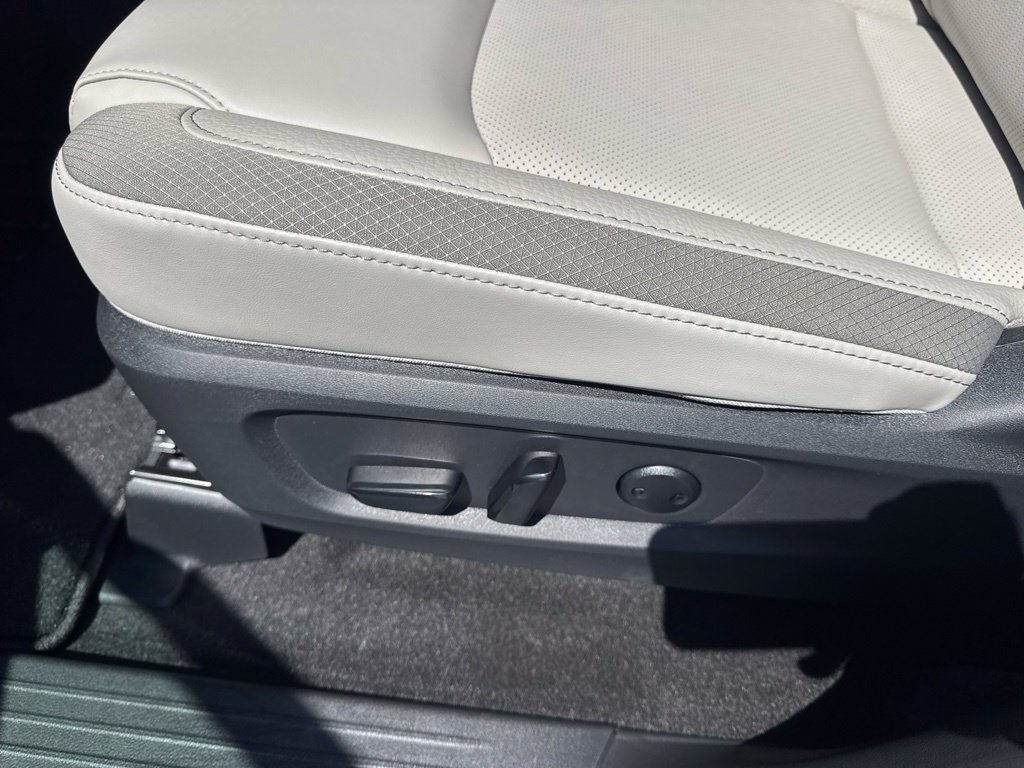New 2026 Nissan Pathfinder SL FWD image 24