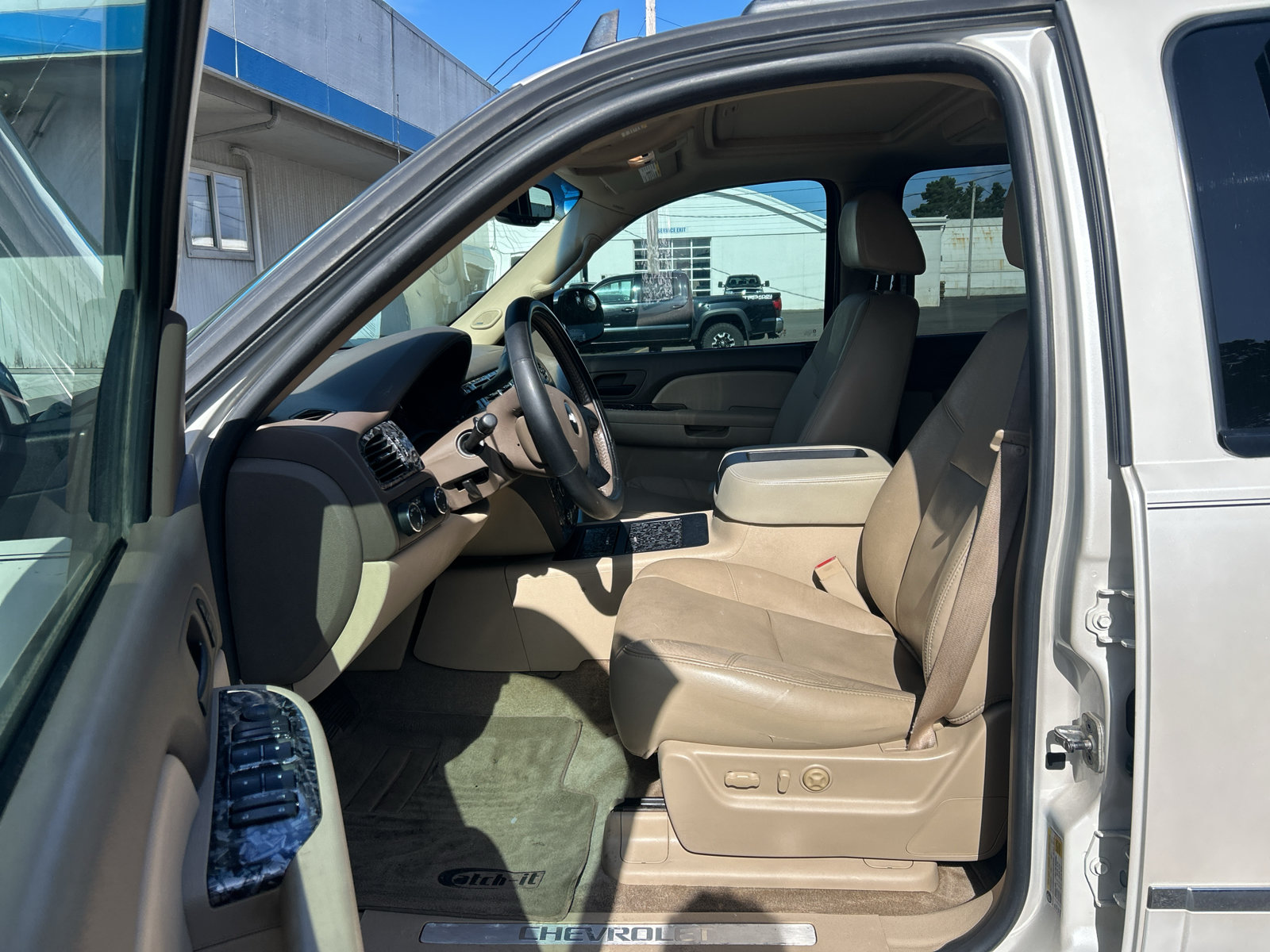 Used 2009 Chevrolet Avalanche LTZ AWD/4WD image 29