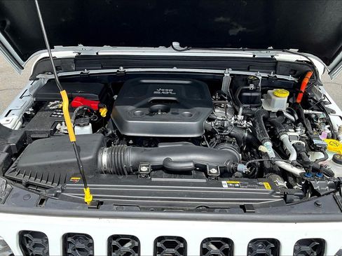 Used 2022 Jeep Wrangler Unlimited Sahara AWD/4WD image 22